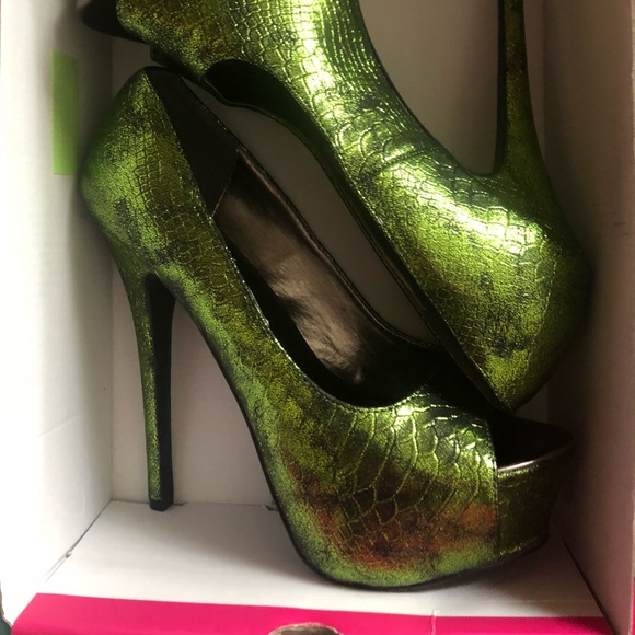 3 pairs of new never worn Shoedazzle Heels - Picture 2 of 3